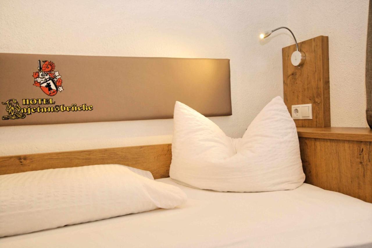 Hotel Kajetansbrücke Pfunds Exteriör bild