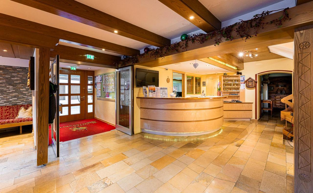 Hotel Kajetansbrücke Pfunds Exteriör bild